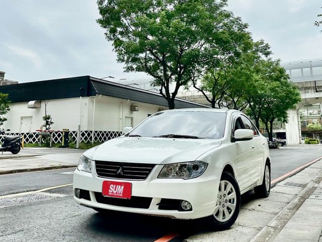✓跑車風格轎車 ✓節能省油 ✓電動椅 ✓安卓機 ✓免鑰匙啟動 ✓倒車顯影  第2張相片