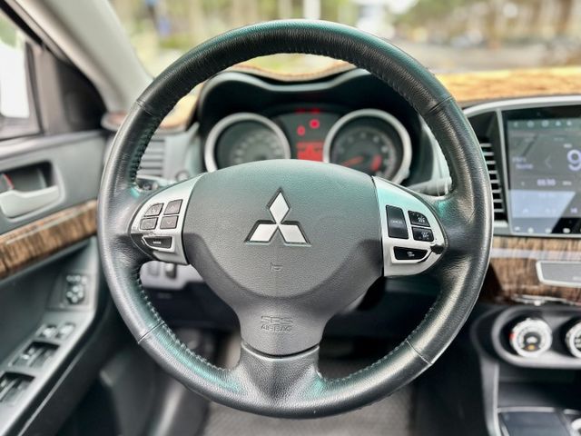 ✓跑車風格轎車 ✓節能省油 ✓電動椅 ✓安卓機 ✓免鑰匙啟動 ✓倒車顯影  第4張相片