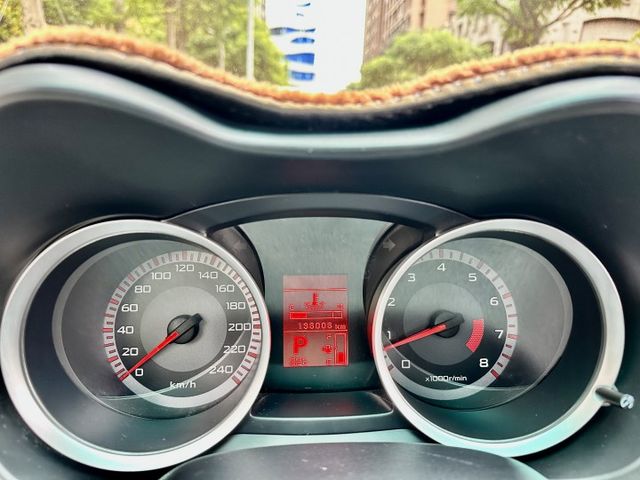 ✓跑車風格轎車 ✓節能省油 ✓電動椅 ✓安卓機 ✓免鑰匙啟動 ✓倒車顯影  第10張相片