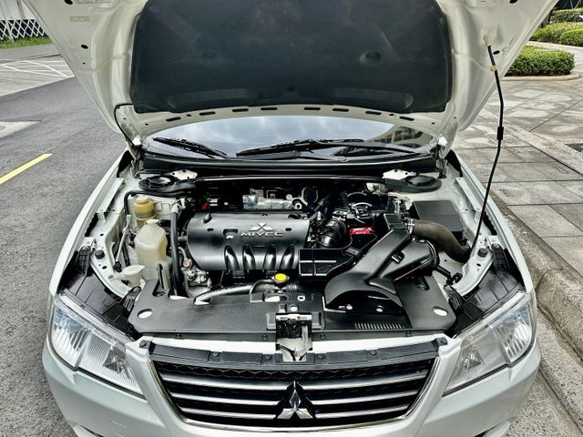 ✓跑車風格轎車 ✓節能省油 ✓電動椅 ✓安卓機 ✓免鑰匙啟動 ✓倒車顯影  第19張相片