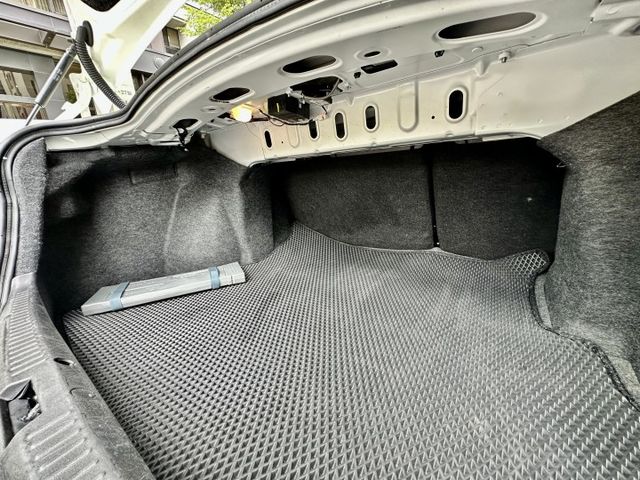 ✓跑車風格轎車 ✓節能省油 ✓電動椅 ✓安卓機 ✓免鑰匙啟動 ✓倒車顯影  第20張相片