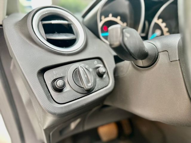 ✓輕巧五門運動款 ✓Keyless系統 ✓原廠SYNC中文娛樂通訊介面 ✓六速雙離合器  第7張相片