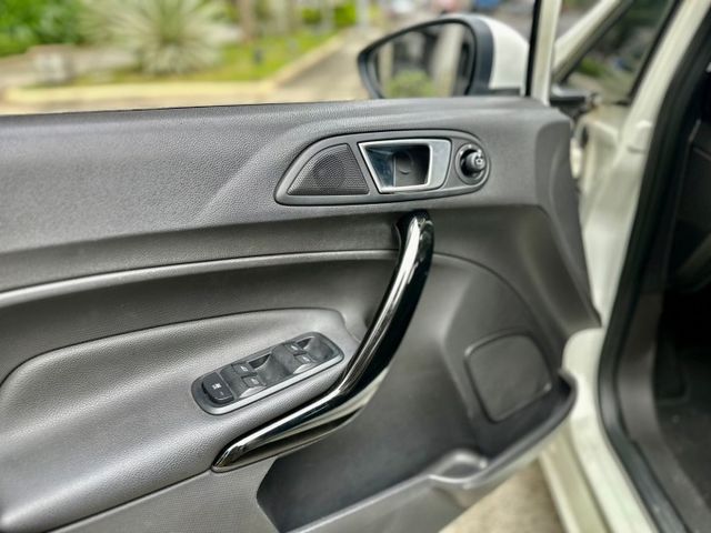 ✓輕巧五門運動款 ✓Keyless系統 ✓原廠SYNC中文娛樂通訊介面 ✓六速雙離合器  第12張相片