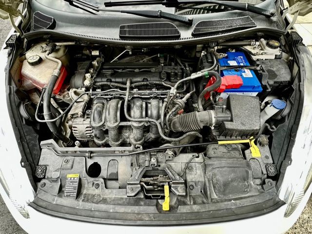 ✓輕巧五門運動款 ✓Keyless系統 ✓原廠SYNC中文娛樂通訊介面 ✓六速雙離合器  第17張相片