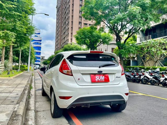 ✓輕巧五門運動款 ✓Keyless系統 ✓原廠SYNC中文娛樂通訊介面 ✓六速雙離合器  第18張相片