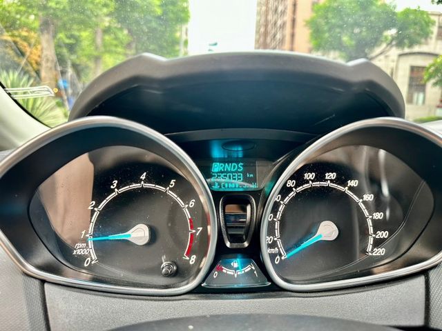 ✓輕巧五門運動款 ✓Keyless系統 ✓原廠SYNC中文娛樂通訊介面 ✓六速雙離合器  第20張相片