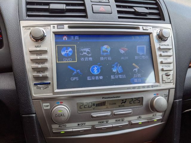 ✓一手車 原廠保養 ✓Toyota保值神車 ✓原廠音響 藍牙/數位電視/導航 ✓質感核桃木飾板  第8張相片