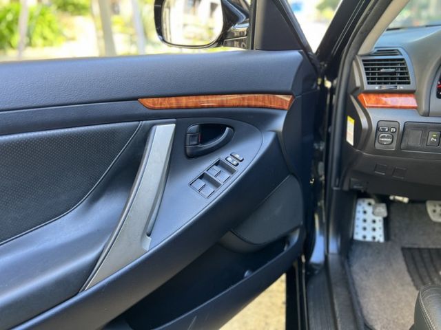 ✓一手車 原廠保養 ✓Toyota保值神車 ✓原廠音響 藍牙/數位電視/導航 ✓質感核桃木飾板  第10張相片