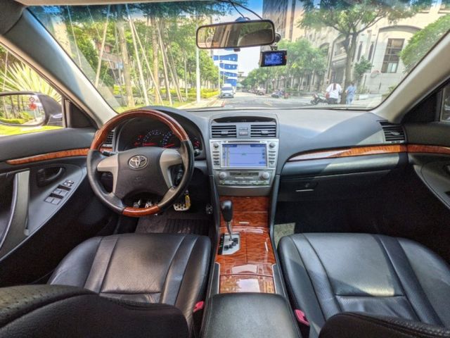 ✓一手車 原廠保養 ✓Toyota保值神車 ✓原廠音響 藍牙/數位電視/導航 ✓質感核桃木飾板  第12張相片