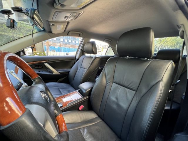 ✓一手車 原廠保養 ✓Toyota保值神車 ✓原廠音響 藍牙/數位電視/導航 ✓質感核桃木飾板  第14張相片