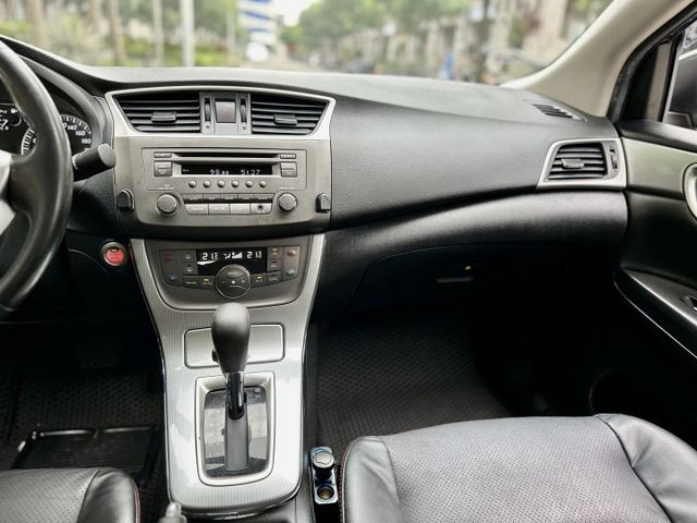 ✓Super Sentra Aero旗艦版 ✓電子啟動IKEY ✓電動收摺後視鏡 ✓後座出風口 ✓抬頭顯示器  第6張相片