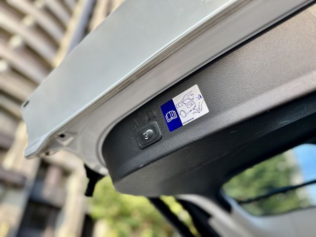 ✓輕旅1500cc低稅金 ✓全景天窗 ✓定速 ✓iKEY免鑰啟動 ✓電尾門 ✓電動收折後照鏡  第16張相片