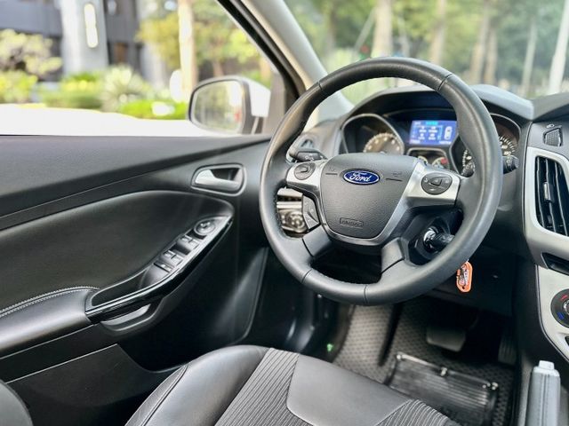✓自動停車 新手免擔心 ✓胎壓偵測 ✓影音滿貫 導航藍牙數位電視 ✓天窗  第5張相片