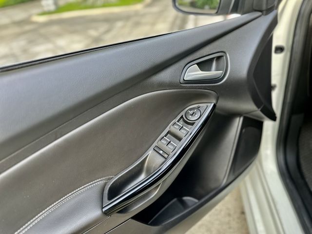 ✓自動停車 新手免擔心 ✓胎壓偵測 ✓影音滿貫 導航藍牙數位電視 ✓天窗  第11張相片