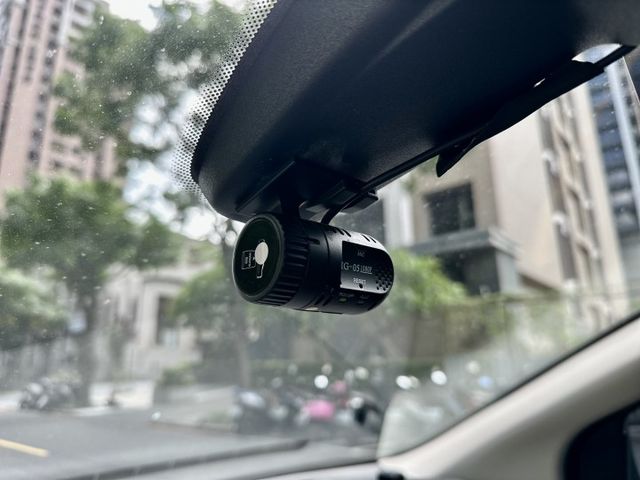 ✓五門小鋼炮 ✓安卓機 ✓定速 ✓倒車顯影 ✓光感應頭燈 ✓雨滴感應雨刷 ✓自動停車！  第13張相片