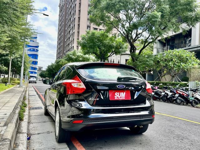 ✓五門小鋼炮 ✓安卓機 ✓定速 ✓倒車顯影 ✓光感應頭燈 ✓雨滴感應雨刷 ✓自動停車！  第17張相片