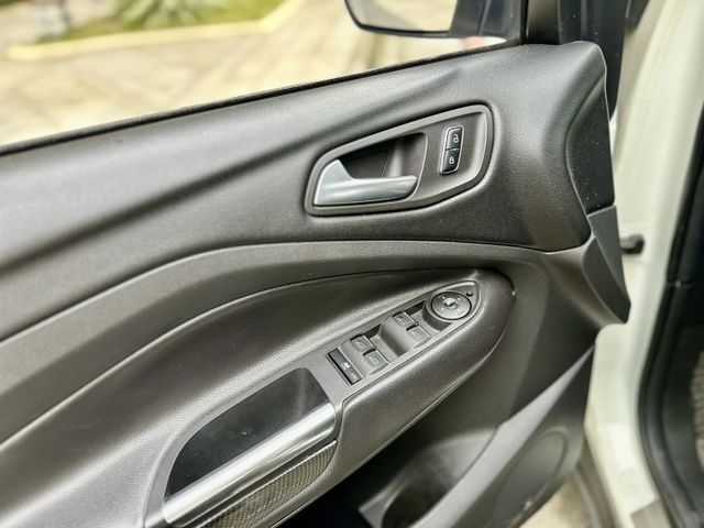 ✓2.0旗艦版SUV ✓全景天窗 ✓自動停車系統 ✓車道偏離系統 ✓電動尾門  第13張相片