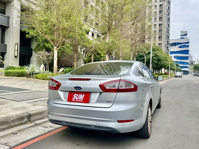 ✓柴油房車 省油省稅！✓渦輪增壓 ✓電動座椅 ✓後座出風口 ✓定速巡航 ✓循跡防滑  第17張相片