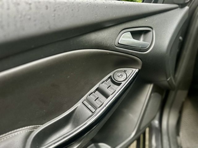 ✓2.0運動汽油版 ✓帥氣代步車 ✓五門後車廂空間大 ✓八核心安卓機 ✓恆溫空調 ✓天窗  第13張相片