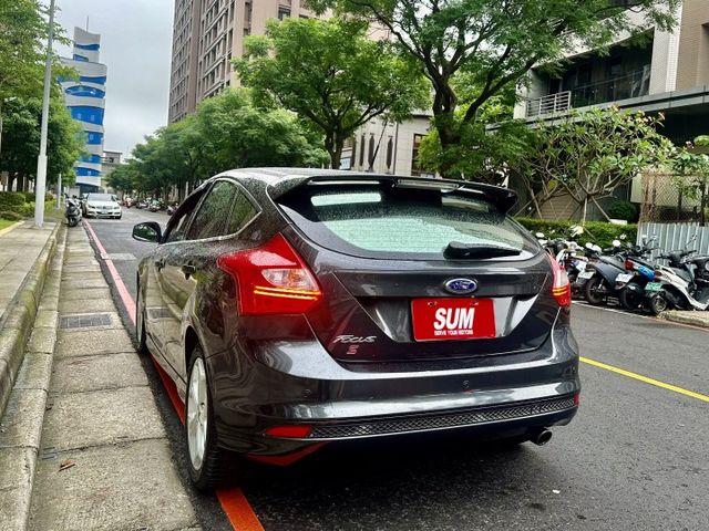 ✓2.0運動汽油版 ✓帥氣代步車 ✓五門後車廂空間大 ✓八核心安卓機 ✓恆溫空調 ✓天窗  第17張相片