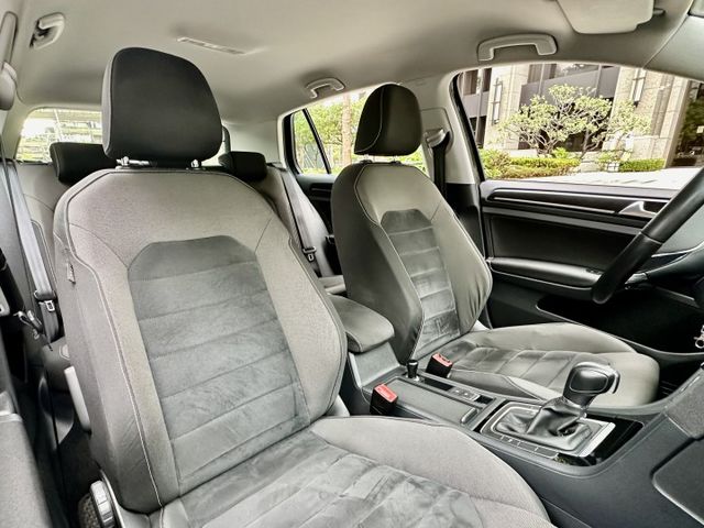 ✓1.4 TSI ✓五門渦輪小鋼炮 ✓電子手煞車 ✓AUTOHOLD ✓怠速熄火 ✓電動收納後照鏡  第6張相片