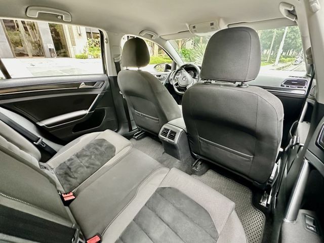 ✓1.4 TSI ✓五門渦輪小鋼炮 ✓電子手煞車 ✓AUTOHOLD ✓怠速熄火 ✓電動收納後照鏡  第9張相片