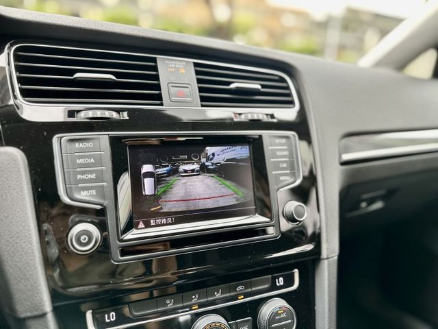 ✓1.4 TSI ✓五門渦輪小鋼炮 ✓電子手煞車 ✓AUTOHOLD ✓怠速熄火 ✓電動收納後照鏡  第12張相片