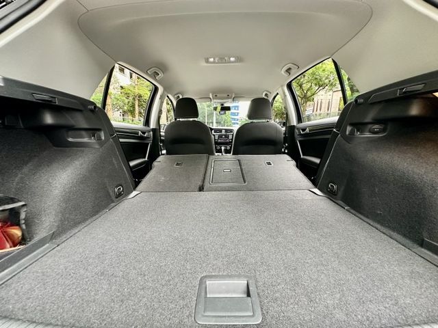 ✓1.4 TSI ✓五門渦輪小鋼炮 ✓電子手煞車 ✓AUTOHOLD ✓怠速熄火 ✓電動收納後照鏡  第18張相片