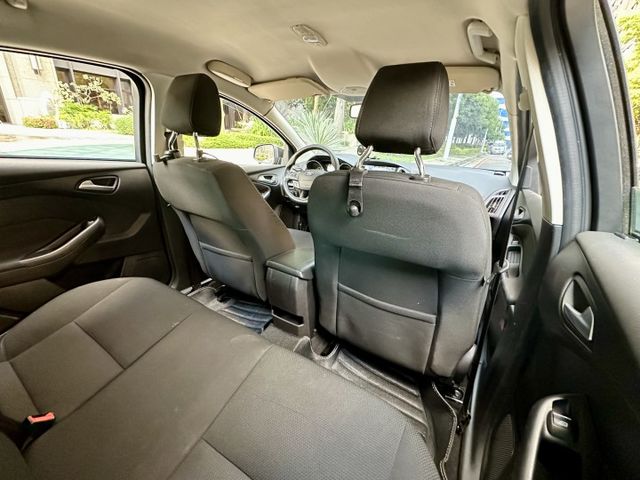 ✓經典福特熱銷車款 ✓外改電動尾門超方便 ✓倒車環景影像幫你改好了  第9張相片