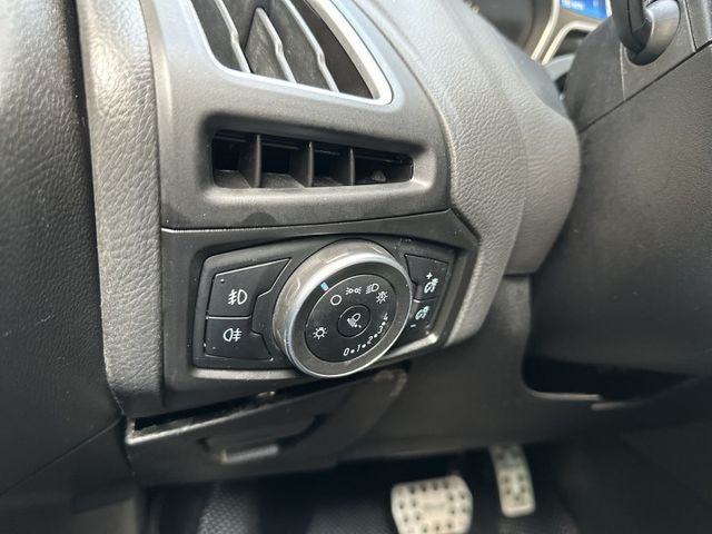 ✓經典福特熱銷車款 ✓外改電動尾門超方便 ✓倒車環景影像幫你改好了  第12張相片