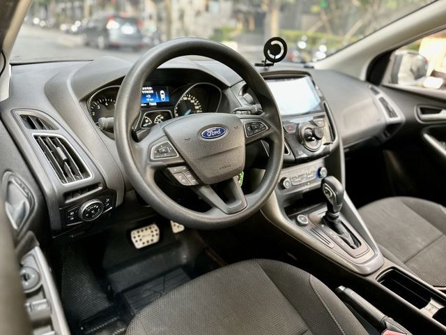 ✓經典福特熱銷車款 ✓外改電動尾門超方便 ✓倒車環景影像幫你改好了  第13張相片