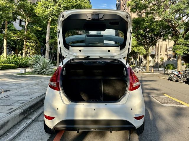 ✓SUM保固內 買就送一年兩萬保固！✓定期保養 ✓五門小車適合新手  第16張相片