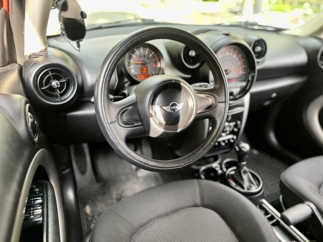 ✓15年式出廠 ✓女用車 ✓後座傾倒 行李箱空間加大 ✓就是一台超可愛的車 什麼都圓圓的 :D  第4張相片