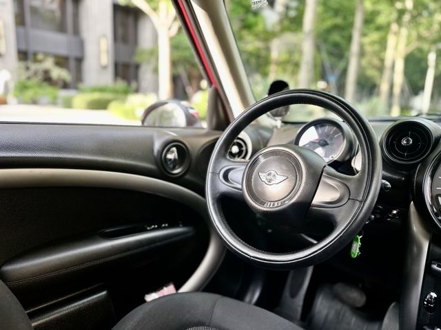 ✓15年式出廠 ✓女用車 ✓後座傾倒 行李箱空間加大 ✓就是一台超可愛的車 什麼都圓圓的 :D  第10張相片