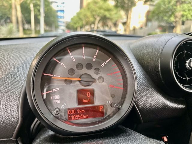 ✓15年式出廠 ✓女用車 ✓後座傾倒 行李箱空間加大 ✓就是一台超可愛的車 什麼都圓圓的 :D  第15張相片