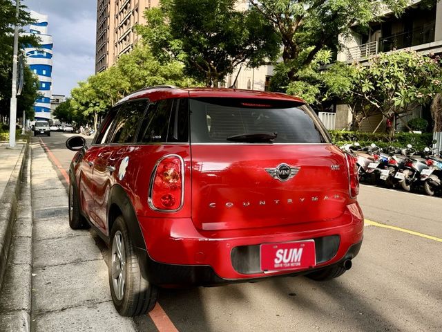 ✓15年式出廠 ✓女用車 ✓後座傾倒 行李箱空間加大 ✓就是一台超可愛的車 什麼都圓圓的 :D  第16張相片