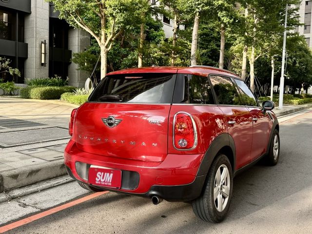✓15年式出廠 ✓女用車 ✓後座傾倒 行李箱空間加大 ✓就是一台超可愛的車 什麼都圓圓的 :D  第17張相片