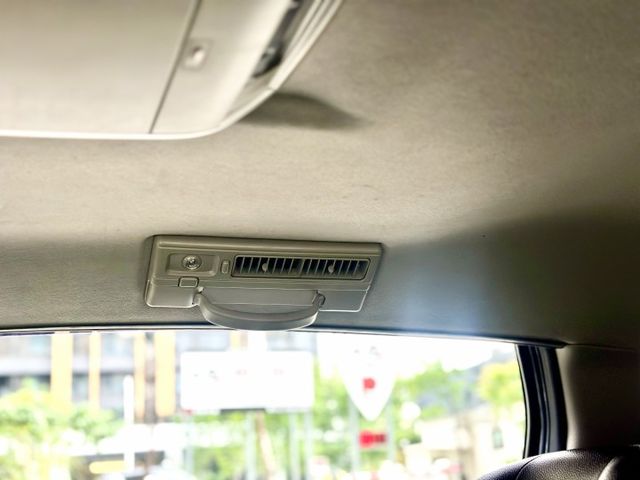 ✓一手七人座 ✓雙電動滑門 ✓360環景影像 ✓商務艙座椅 ✓定速 ✓觀賞天窗 ✓有渦輪  第15張相片