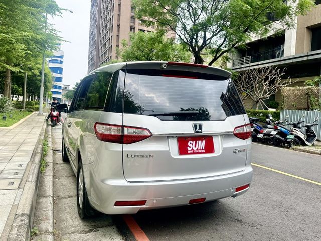 ✓一手七人座 ✓雙電動滑門 ✓360環景影像 ✓商務艙座椅 ✓定速 ✓觀賞天窗 ✓有渦輪  第20張相片