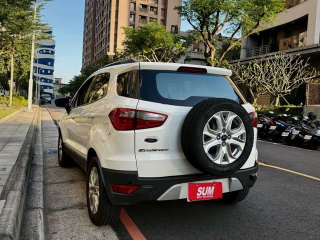 ✓1.5省油省稅 ✓五門都會小休旅 ✓安全氣囊x6 ✓標配動態穩定系統 ✓循跡系統 ✓車頂行李架  第17張相片