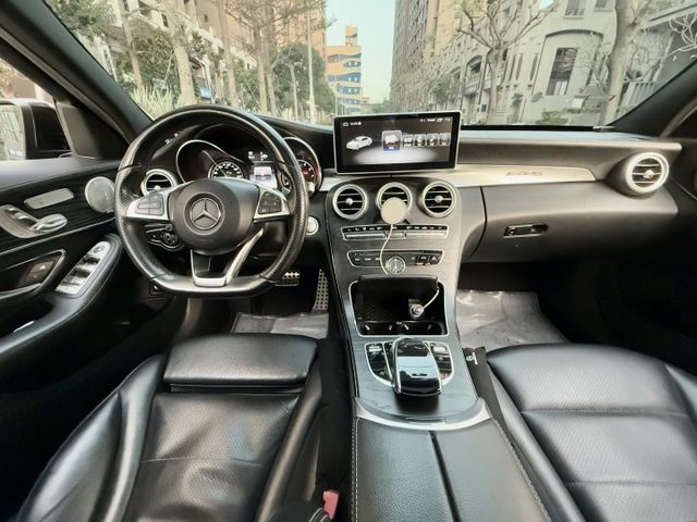 ✓正AMG ✓柏林之音 ✓卡鉗烤漆 ✓定期保養 剛做大保養 ✓耗材已更新 ✓全景天窗 ✓升級水箱護罩 ✓升級12寸大螢幕  第11張相片