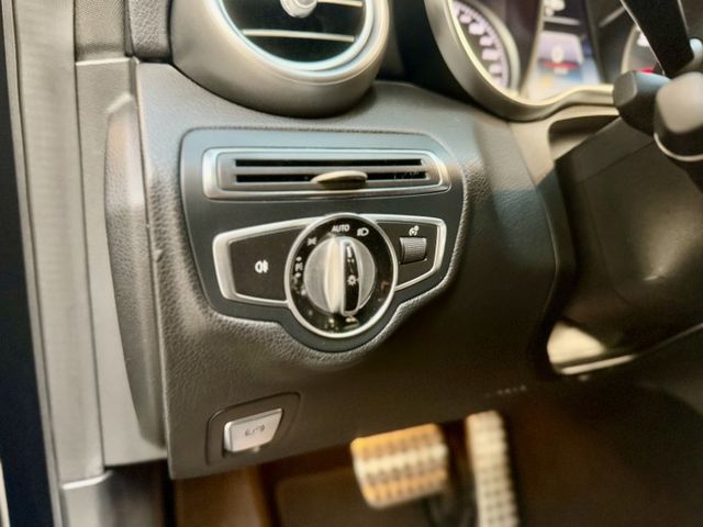 ✓正AMG ✓柏林之音 ✓卡鉗烤漆 ✓定期保養 剛做大保養 ✓耗材已更新 ✓全景天窗 ✓升級水箱護罩 ✓升級12寸大螢幕  第14張相片