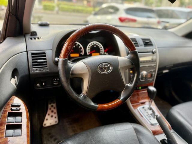 ✓倒車雷達 ✓恆溫 ✓皮椅 ✓ABS防鎖死 ✓抬頭顯示器 ✓電動收納後照鏡  第3張相片