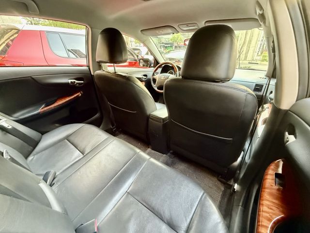 ✓倒車雷達 ✓恆溫 ✓皮椅 ✓ABS防鎖死 ✓抬頭顯示器 ✓電動收納後照鏡  第7張相片