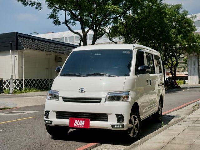 ✓一手車 ✓適合露營車宿 ✓也可商用 ✓只跑一萬 低里程 ✓定期保養 ✓原廠保固中 ✓媲美貨車空間 ✓原廠carplay  第2張相片