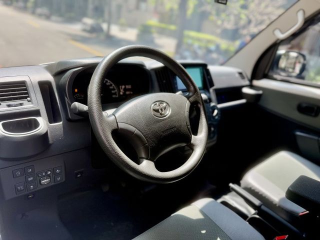✓一手車 ✓適合露營車宿 ✓也可商用 ✓只跑一萬 低里程 ✓定期保養 ✓原廠保固中 ✓媲美貨車空間 ✓原廠carplay  第4張相片