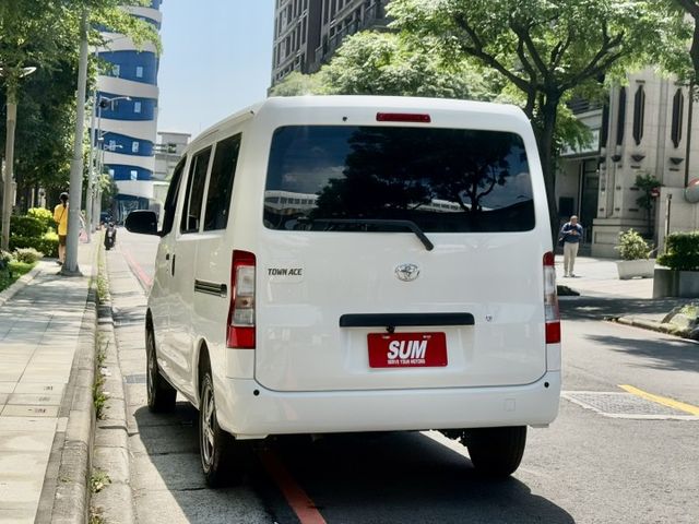 ✓一手車 ✓適合露營車宿 ✓也可商用 ✓只跑一萬 低里程 ✓定期保養 ✓原廠保固中 ✓媲美貨車空間 ✓原廠carplay  第15張相片
