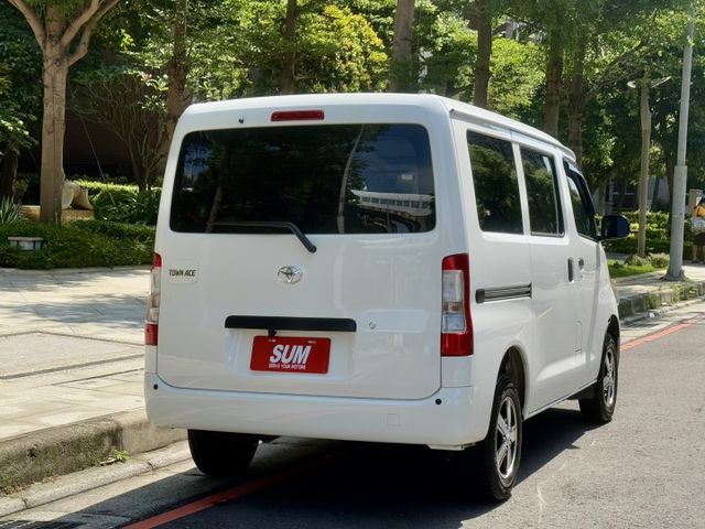 ✓一手車 ✓適合露營車宿 ✓也可商用 ✓只跑一萬 低里程 ✓定期保養 ✓原廠保固中 ✓媲美貨車空間 ✓原廠carplay  第16張相片
