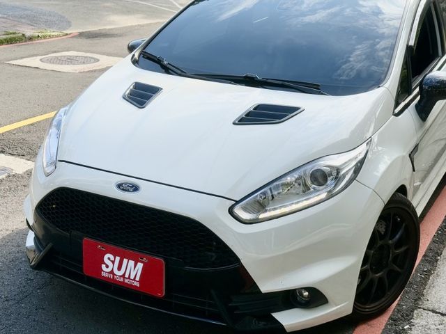 ✓1.0年稅金不到一萬 ✓超大螢幕影音 ✓全車改裝all done ✓RECARO賽車椅 ✓IKEY ✓卡夢內飾  第4張相片