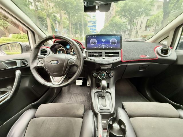 ✓1.0年稅金不到一萬 ✓超大螢幕影音 ✓全車改裝all done ✓RECARO賽車椅 ✓IKEY ✓卡夢內飾  第10張相片